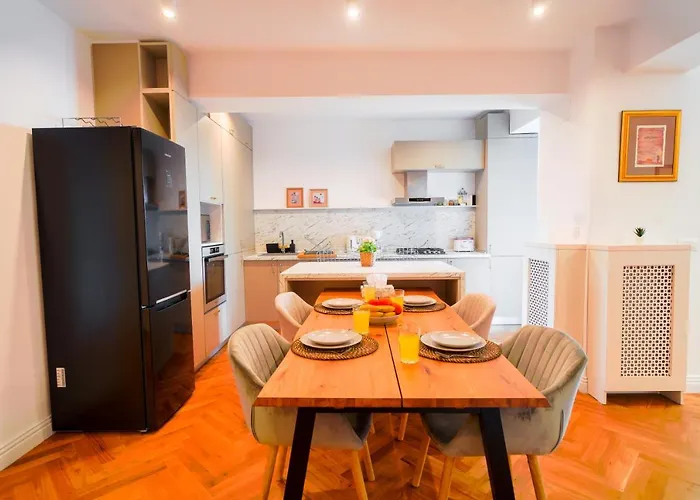 Luxury Central Park Apartment Bucureşti